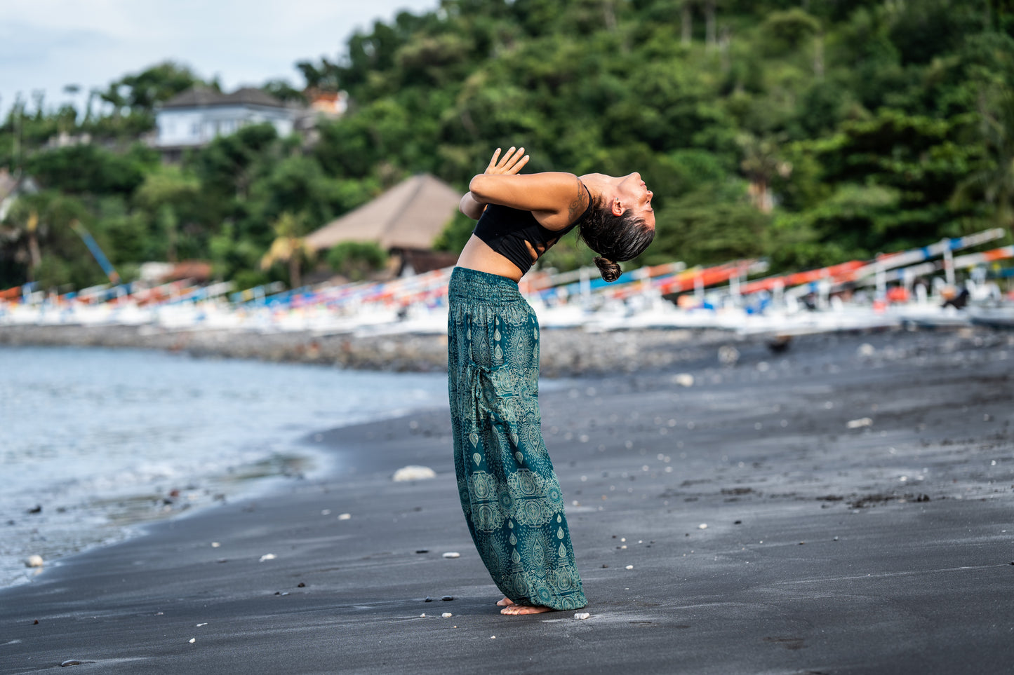 Airy harem pants with a filigree pattern in turquoise