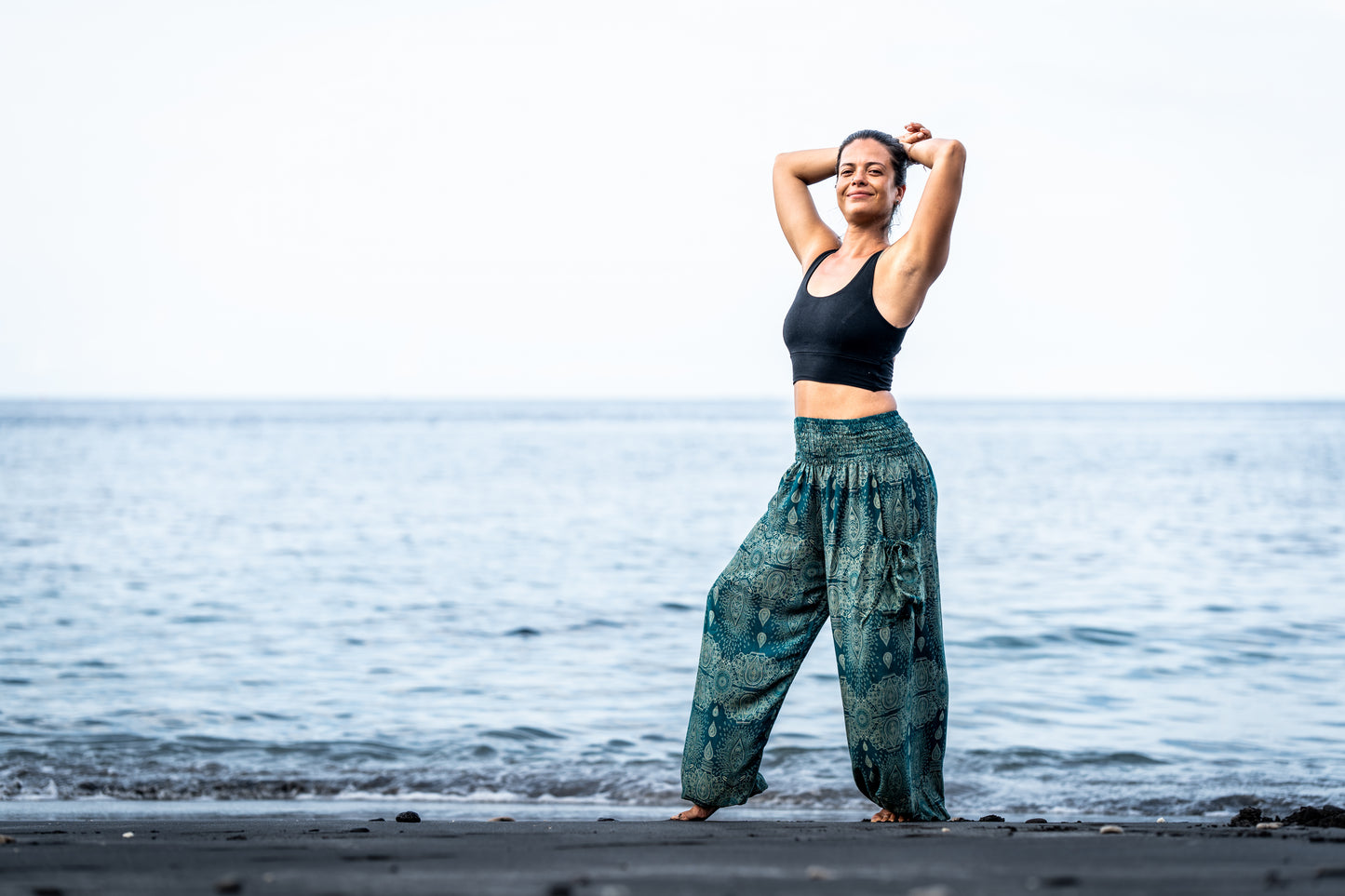 Airy harem pants with a filigree pattern in turquoise