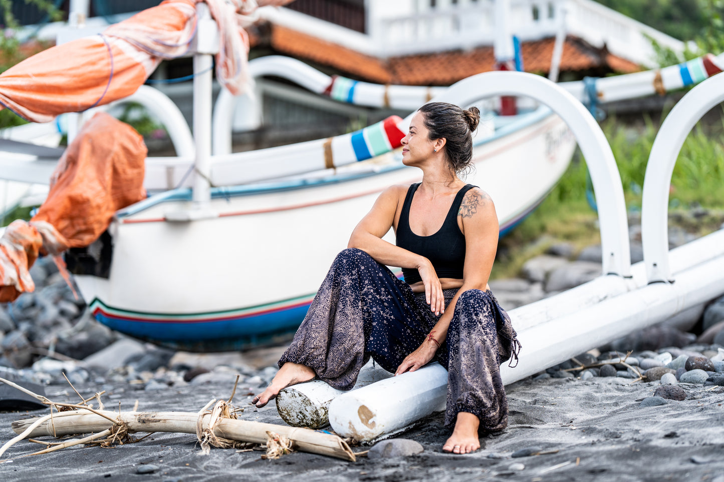 luftige Pluderhose mit floralem Muster in blau
