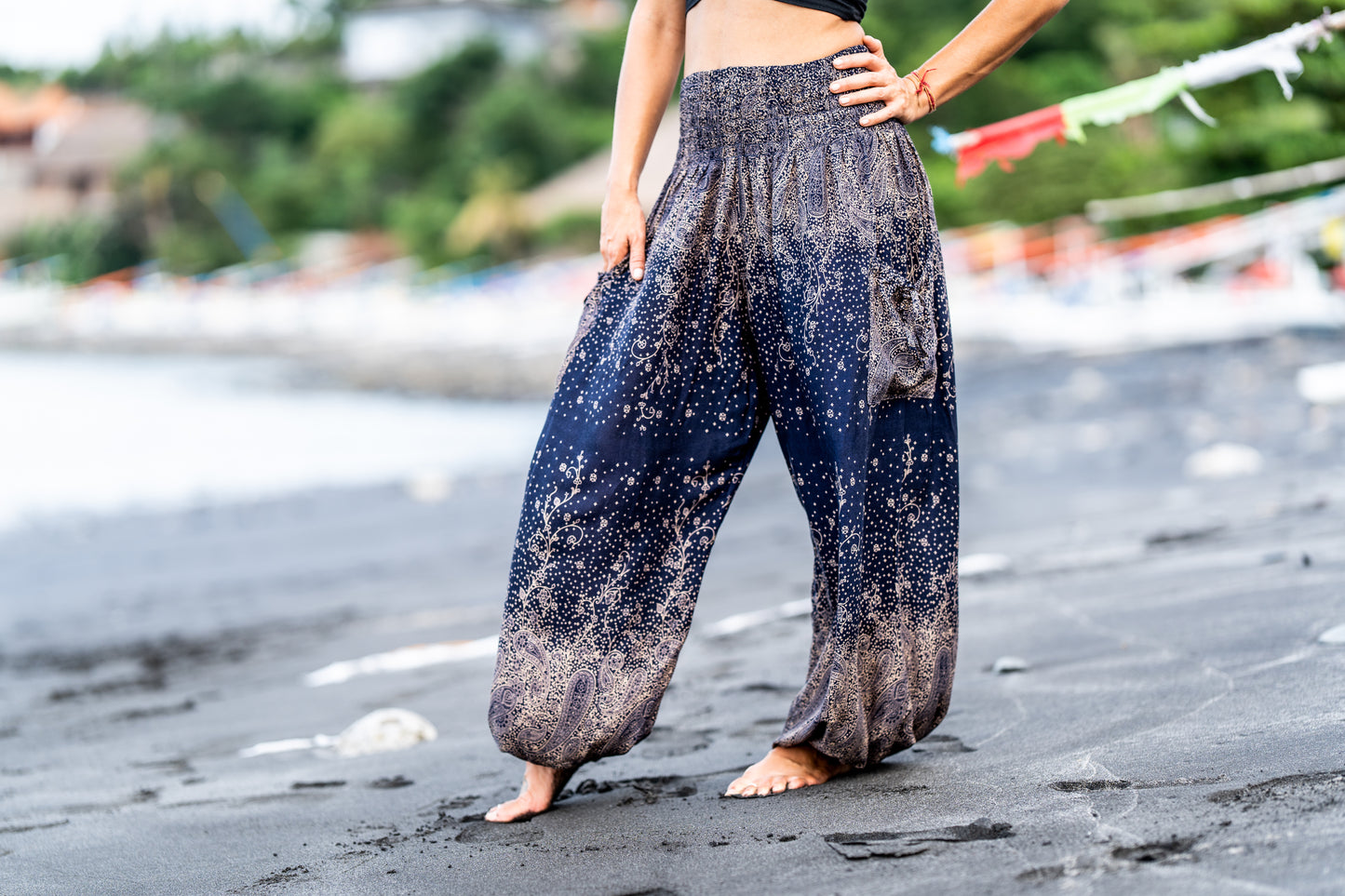 luftige Pluderhose mit floralem Muster in blau