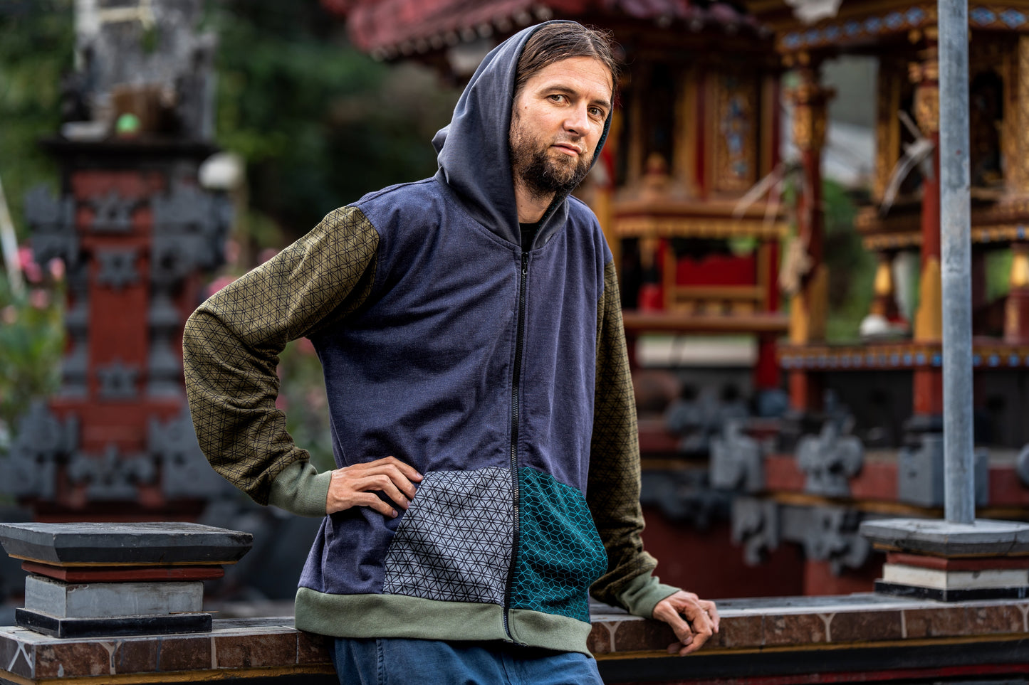Men's hoodie in olive green with thumbholes