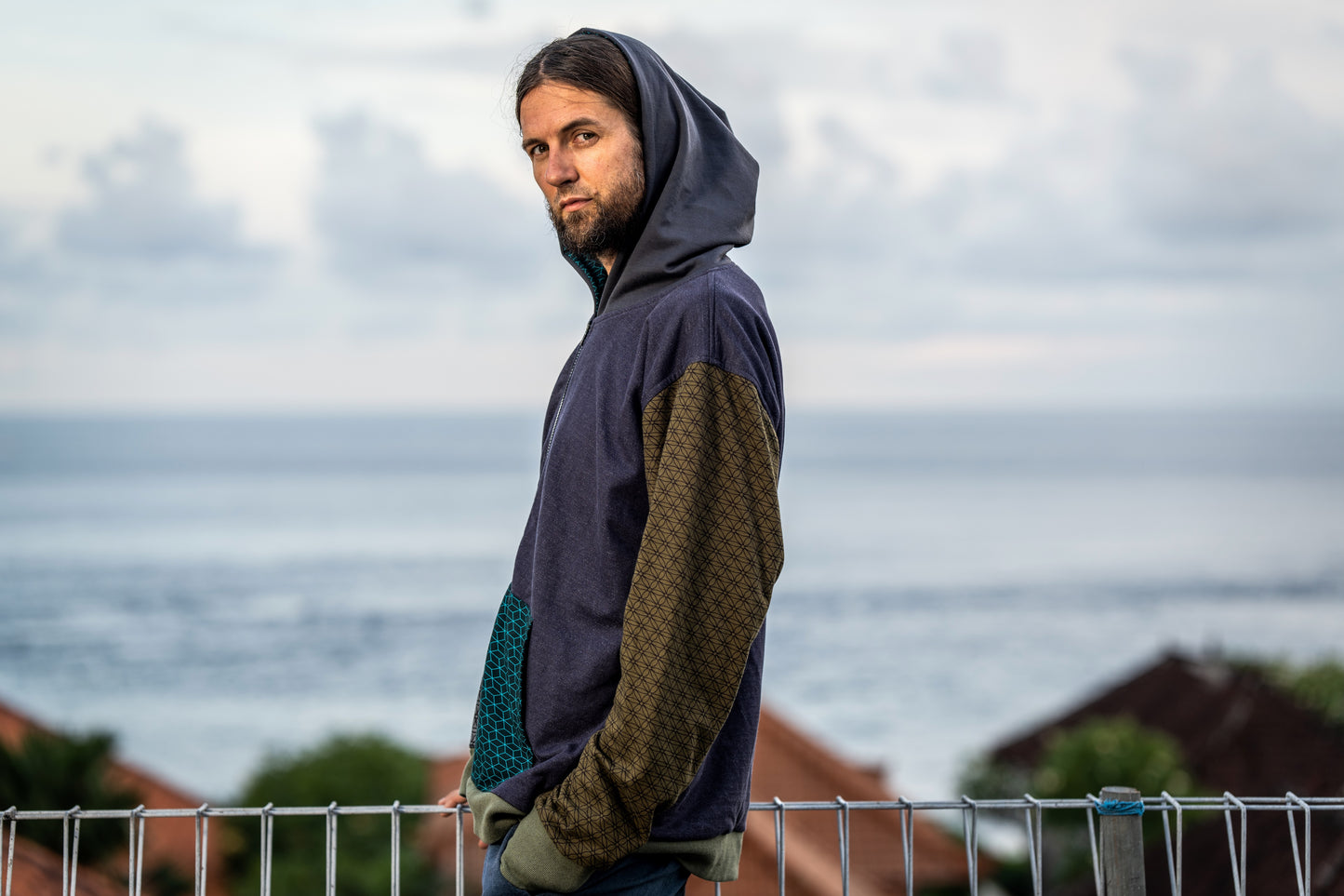 Men's hoodie in olive green with thumbholes