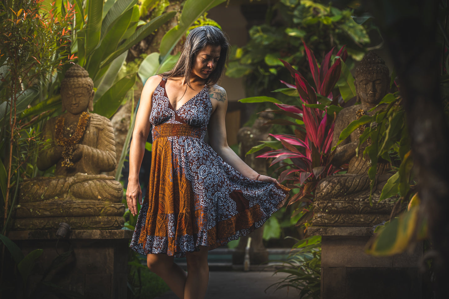 Sleeveless dress with ruffles, kaki green pattern