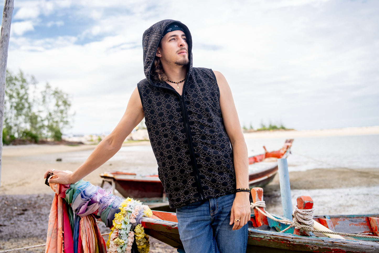 Lined men's hooded vest in black/gray, pattern of the flower of life