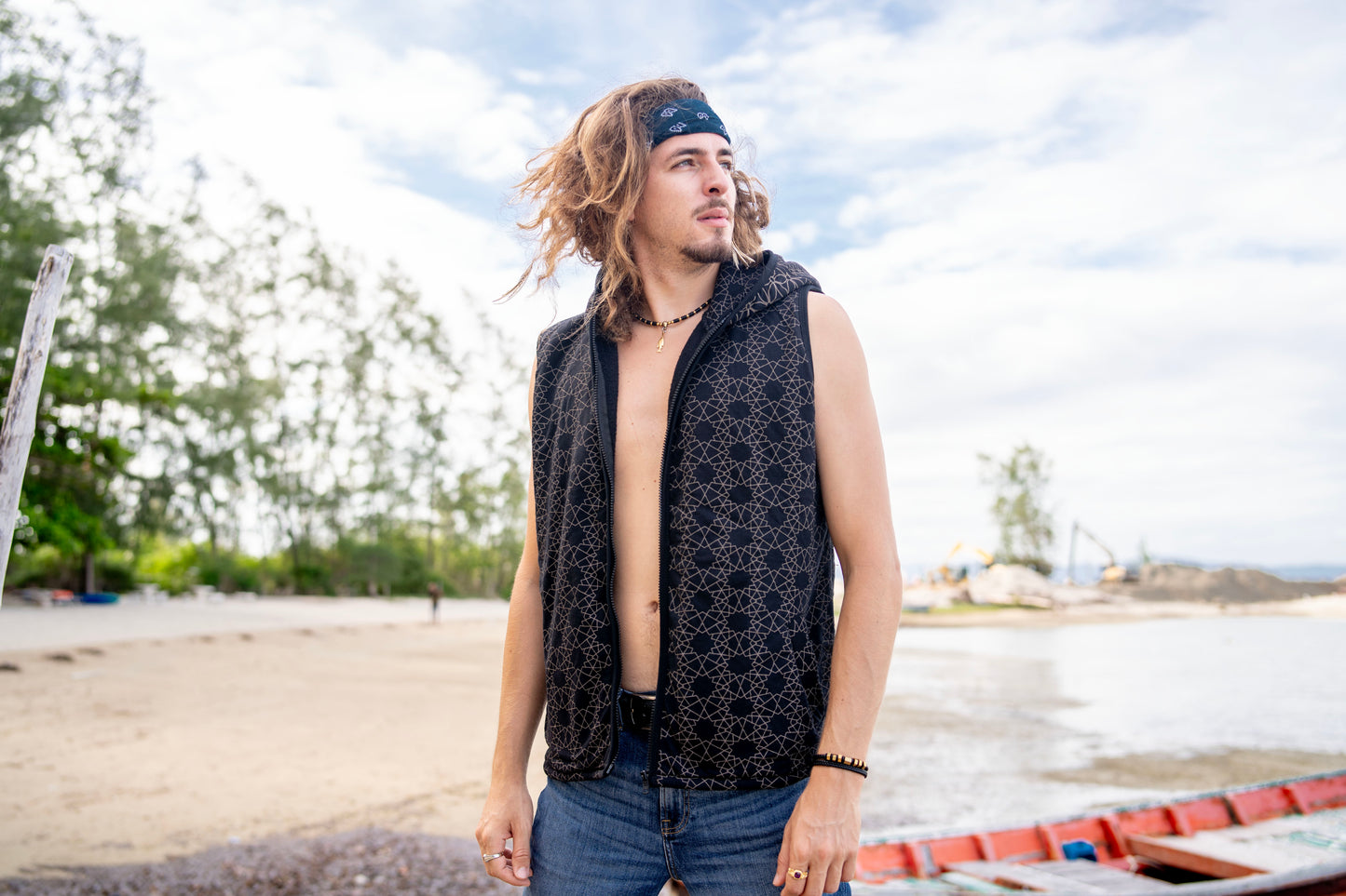 Lined men's hooded vest in black/gray, pattern of the flower of life