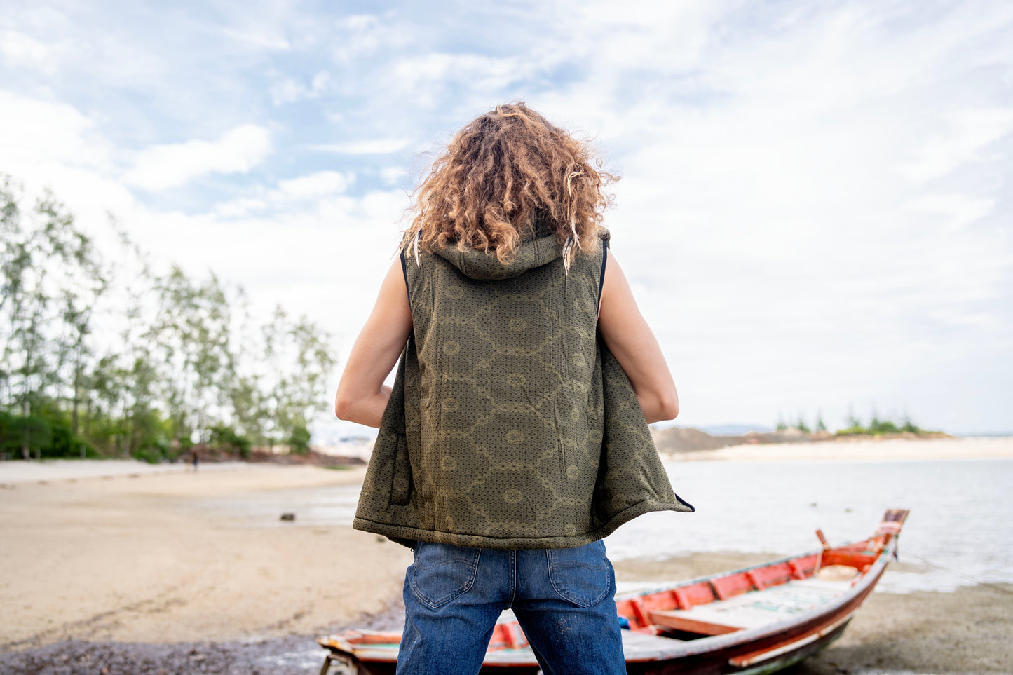 Lined men's hooded vest in olive green/black