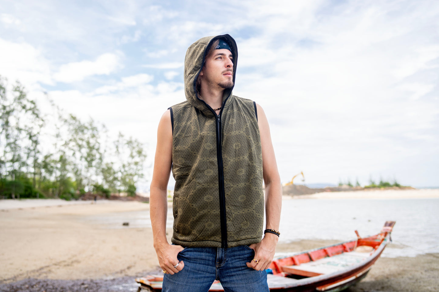 Lined men's hooded vest in olive green/black