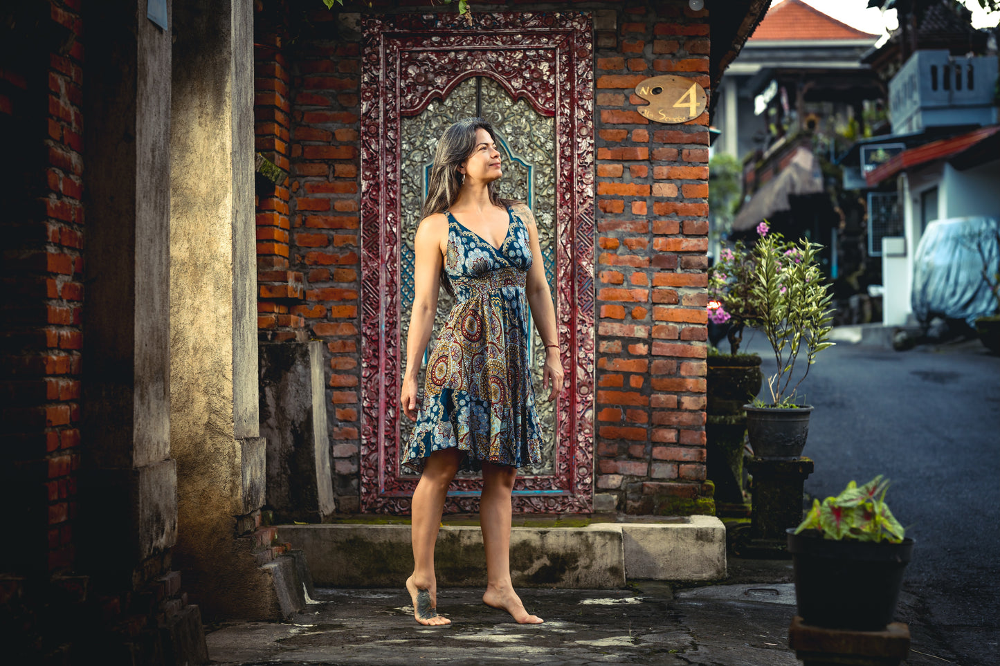 Sleeveless dress with ruffles, kaki green pattern
