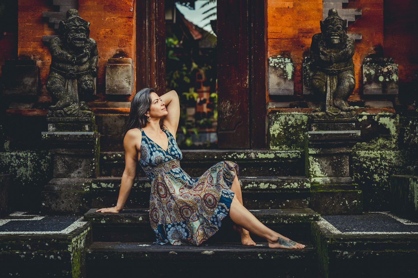 Sleeveless dress with ruffles, kaki green pattern