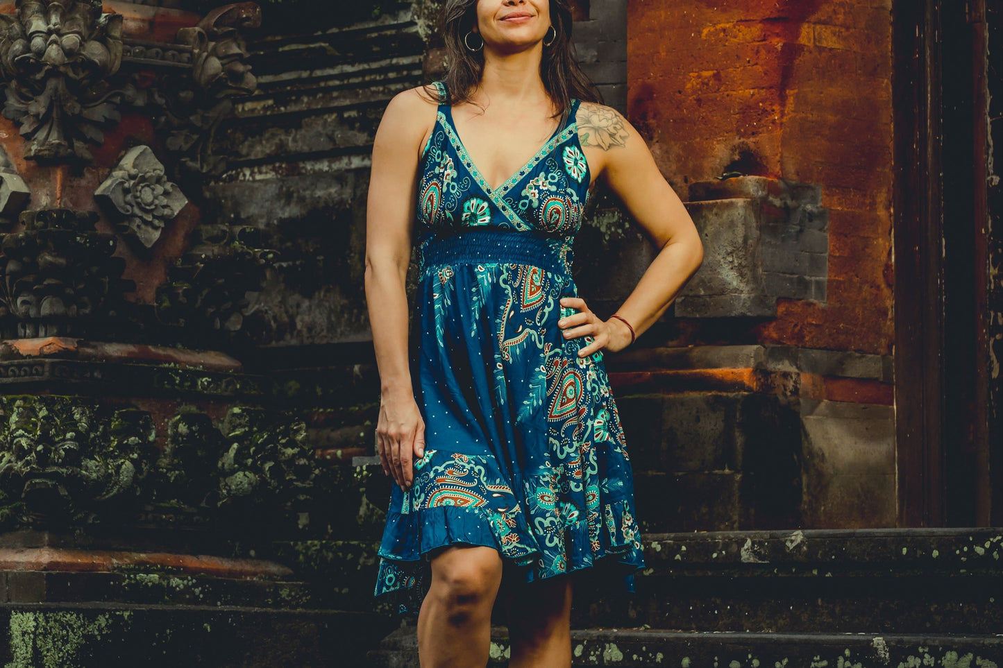 Sleeveless dress with ruffles, kaki green pattern