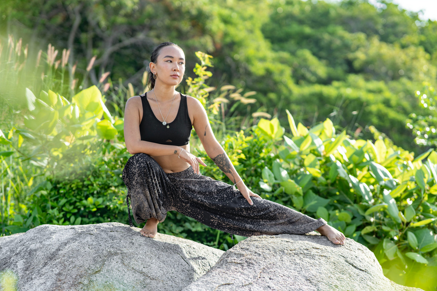Airy harem pants with a floral pattern in black with pockets