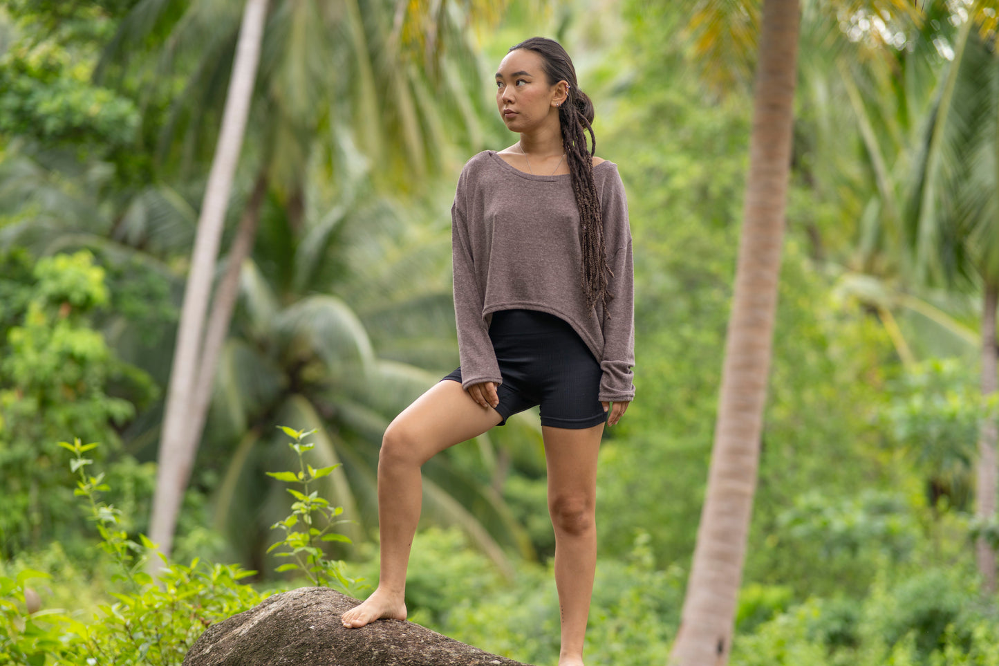 half-length, loose knitted top in brown