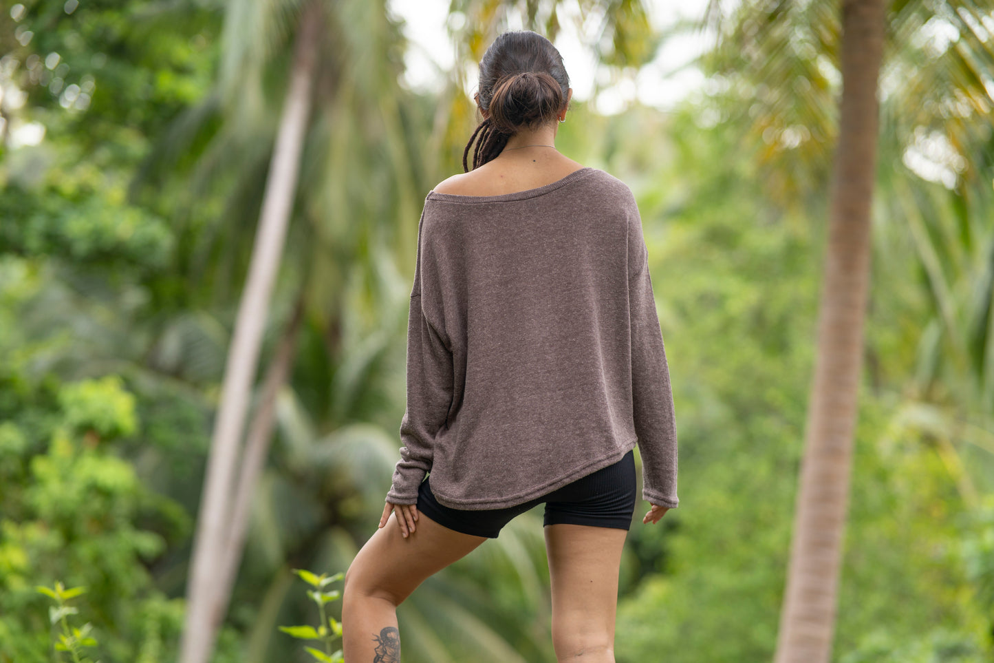 half-length, loose knitted top in brown