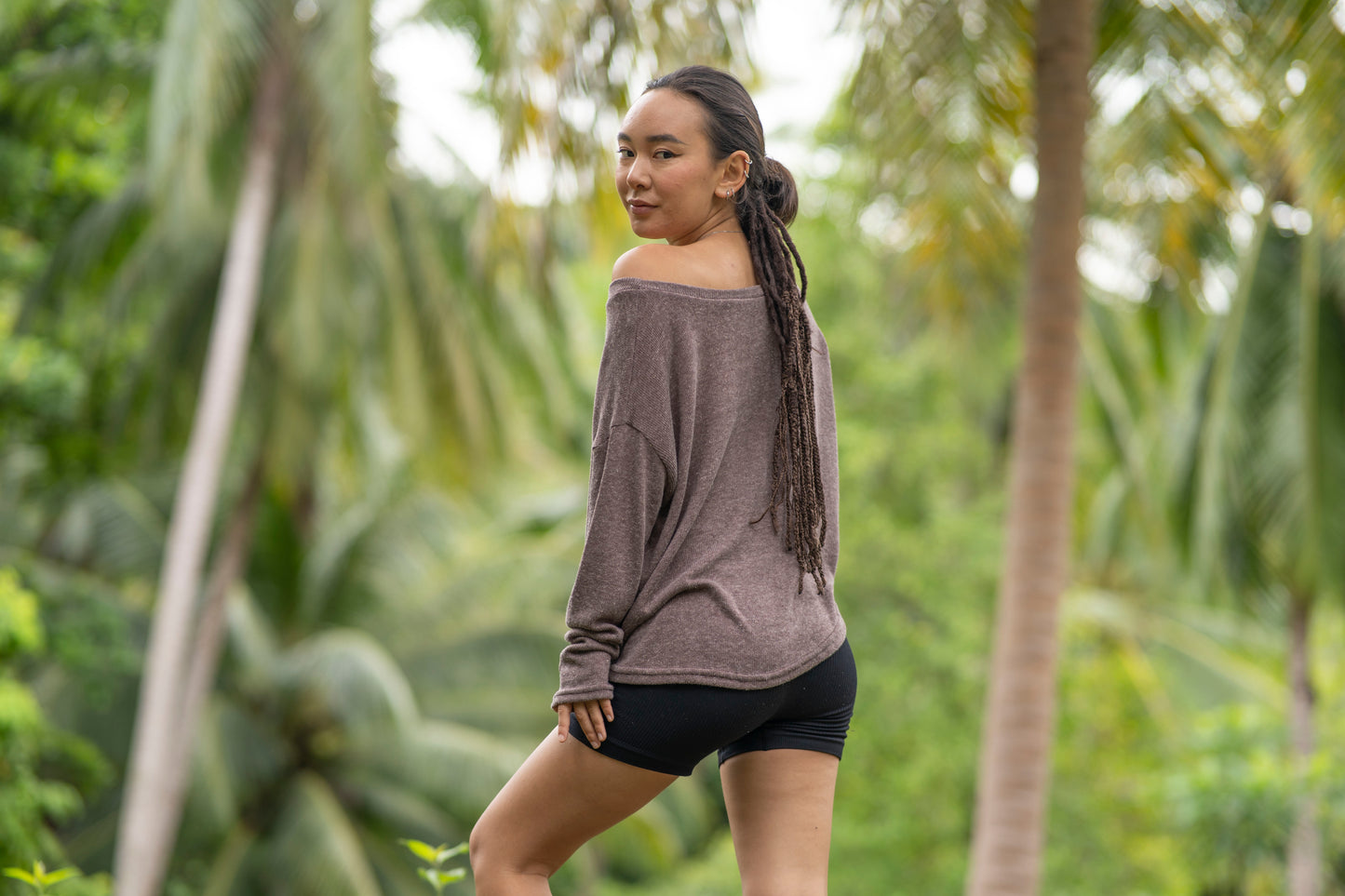 half-length, loose knitted top in brown