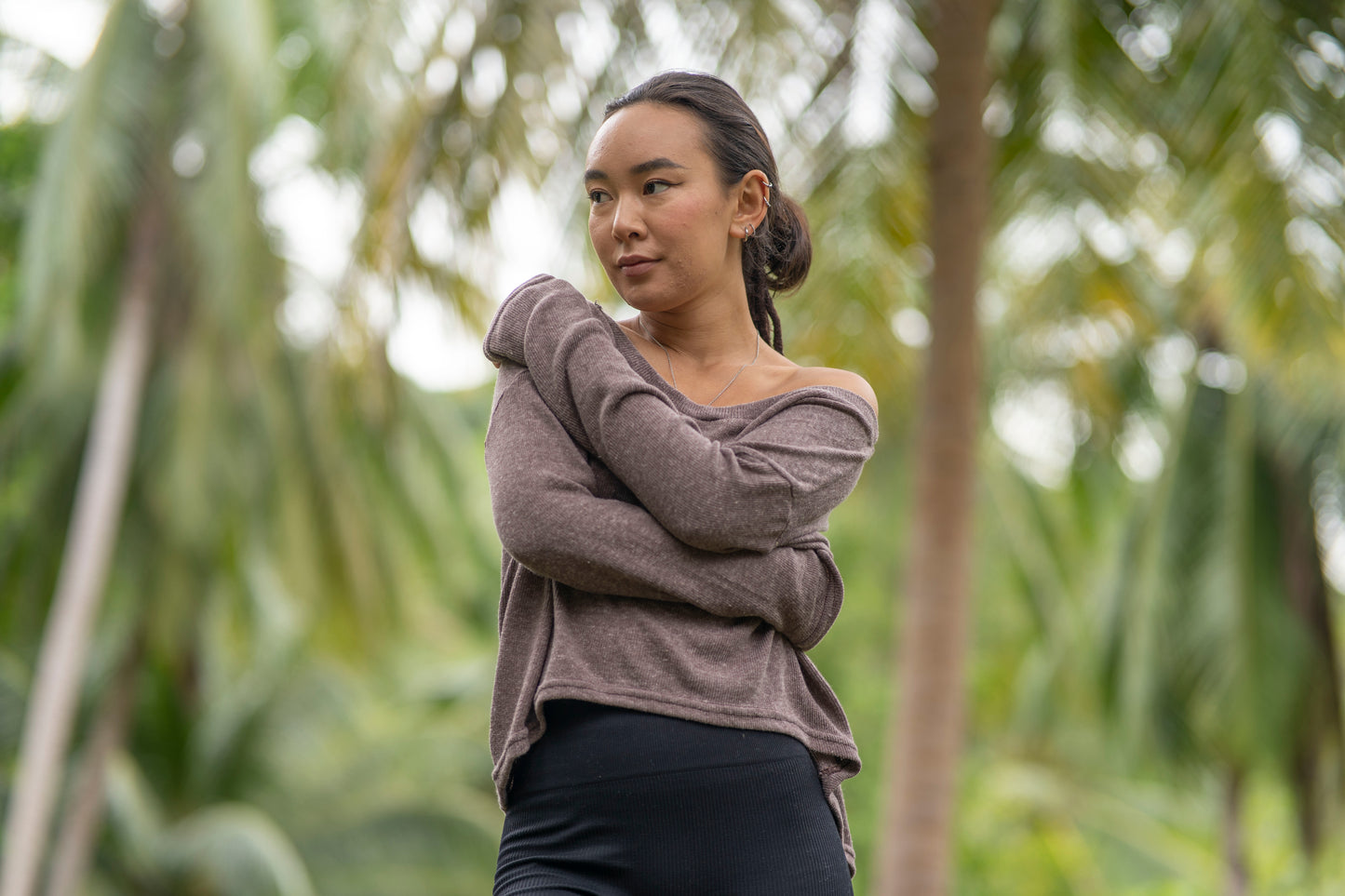 half-length, loose knitted top in brown