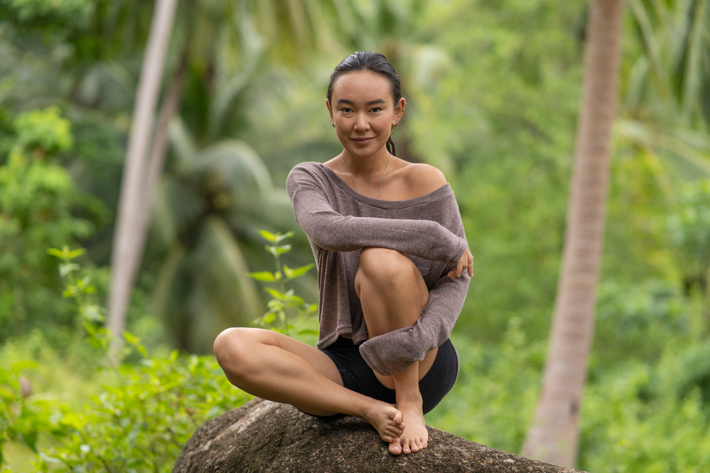 half-length, loose knitted top in brown
