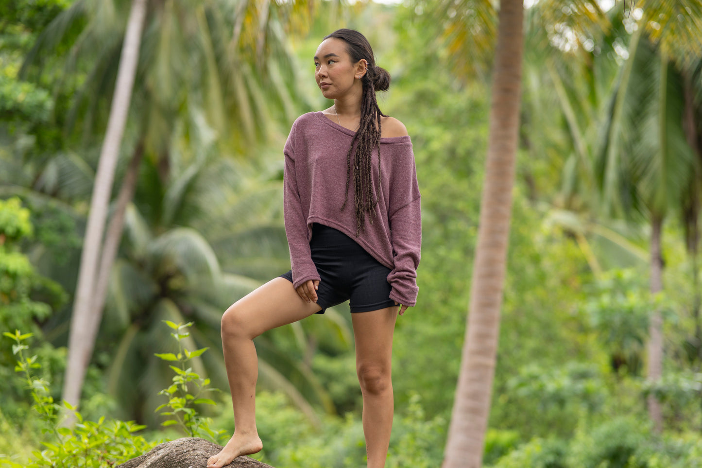 half-length loose knitted top in rosé red