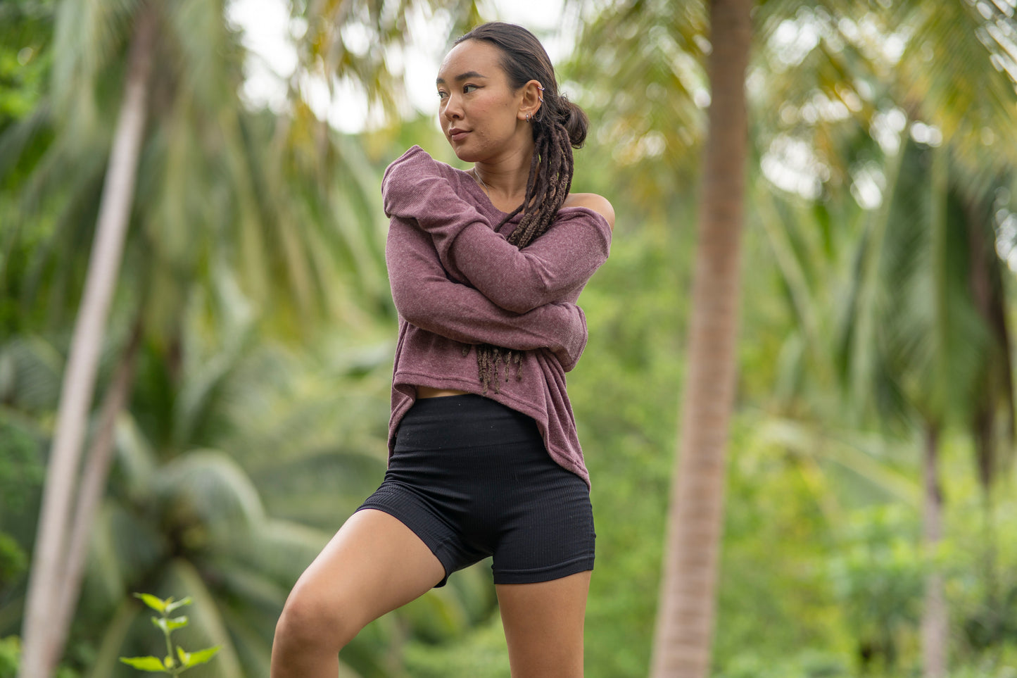 half-length loose knitted top in rosé red