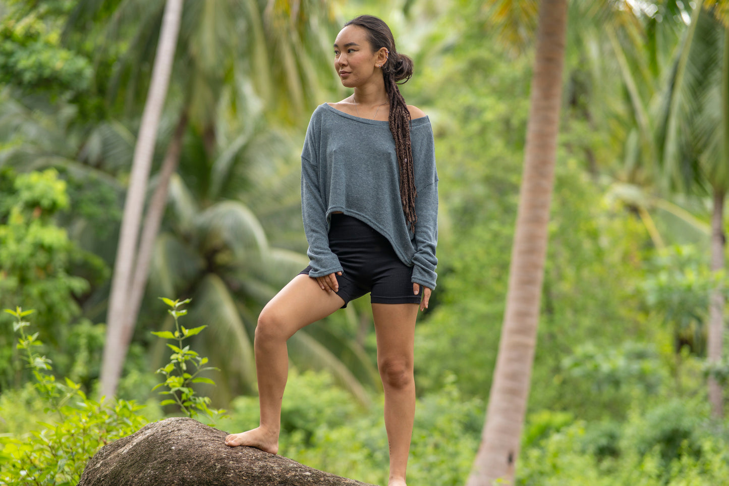 half-length, loose knitted top in blue