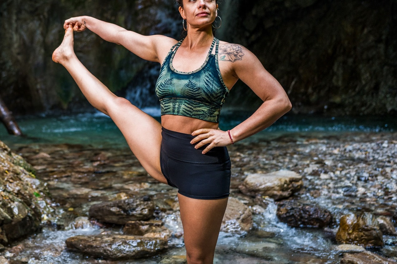 Batik Yoga Top mit floralem Print in blau grün