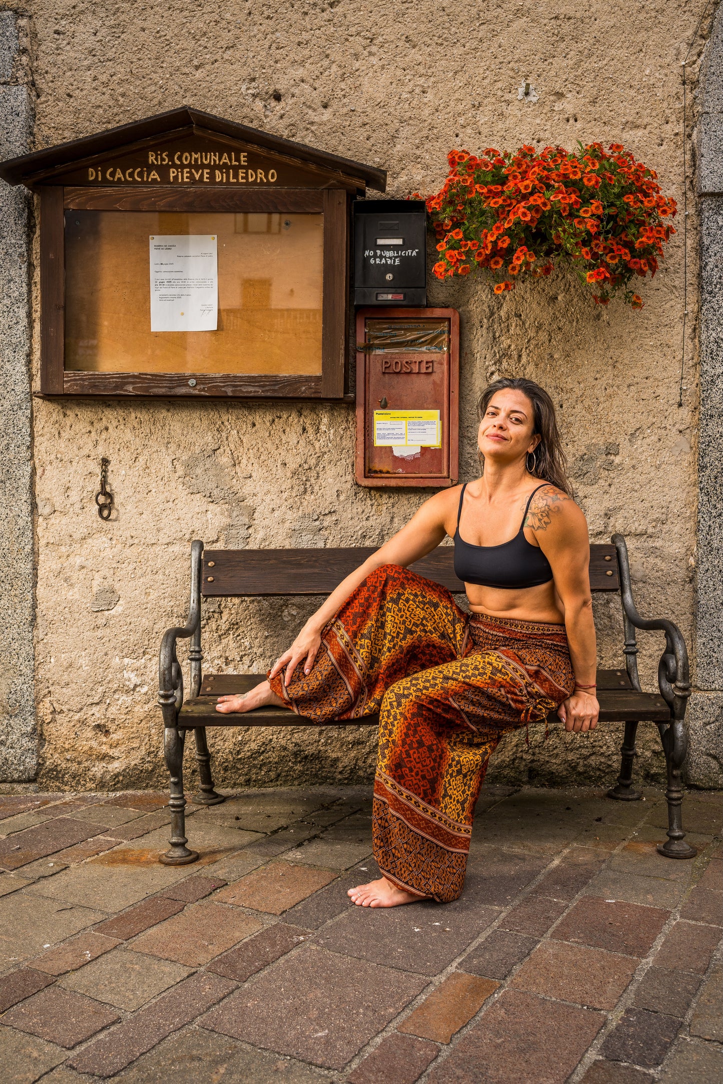 Airy harem pants with a floral pattern in brown with pockets