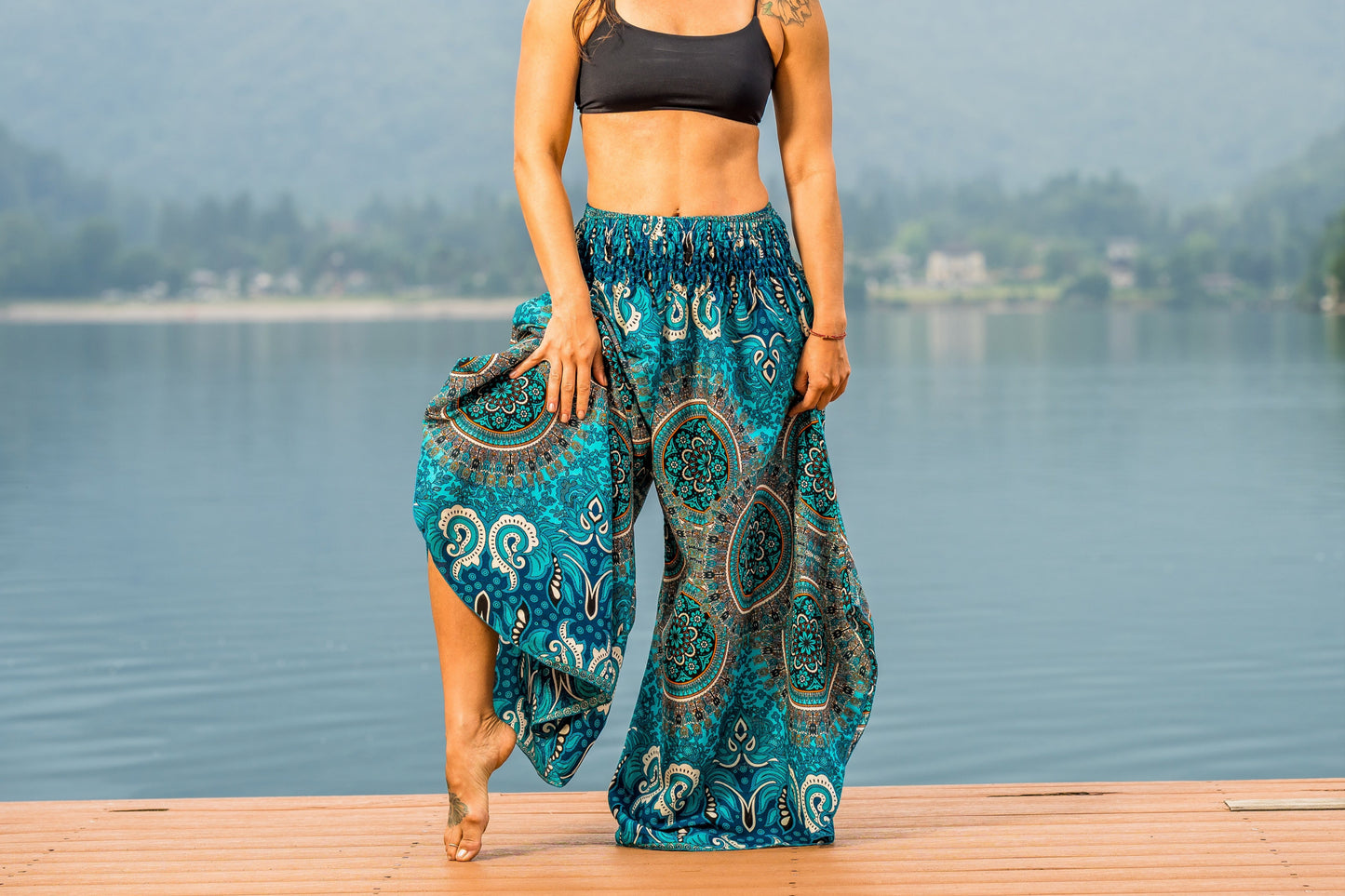 Airy harem pants with a floral pattern in brown with pockets