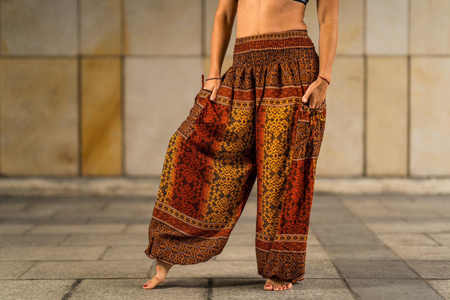 Airy harem pants with a floral pattern in brown with pockets