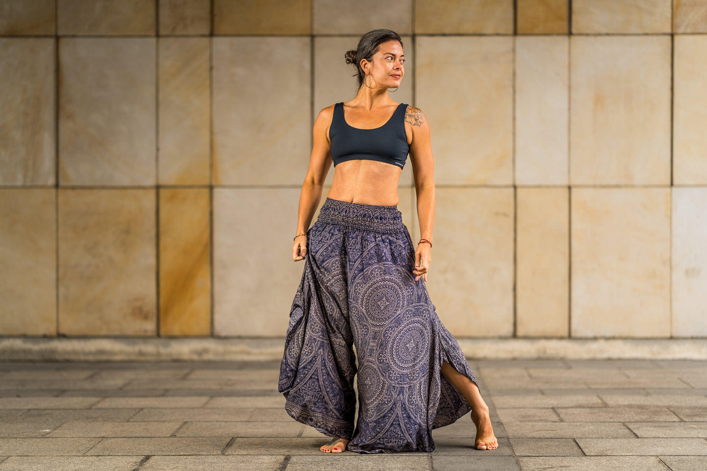 Airy harem pants with a floral pattern in brown with pockets