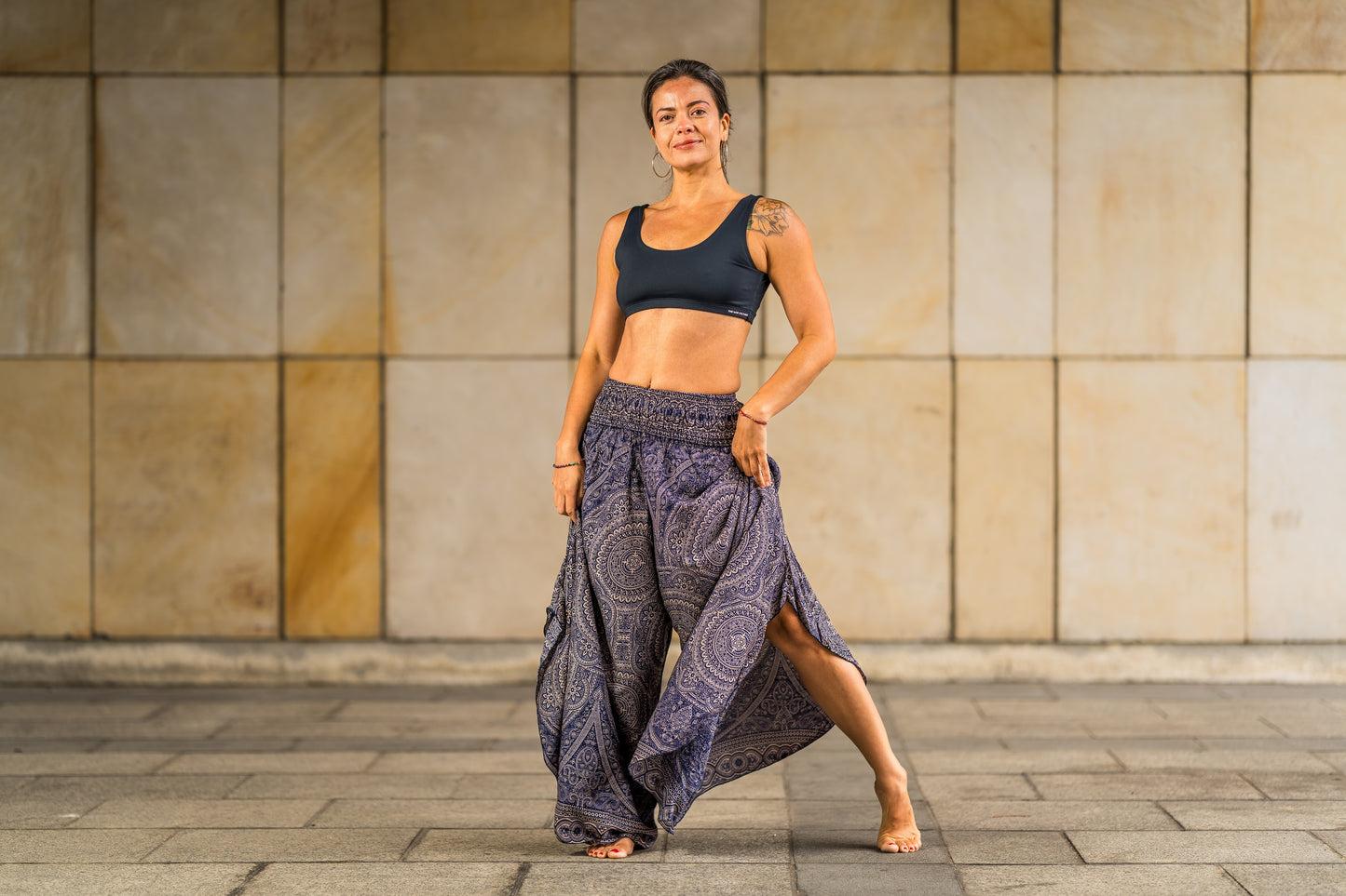 Airy harem pants with a floral pattern in brown with pockets