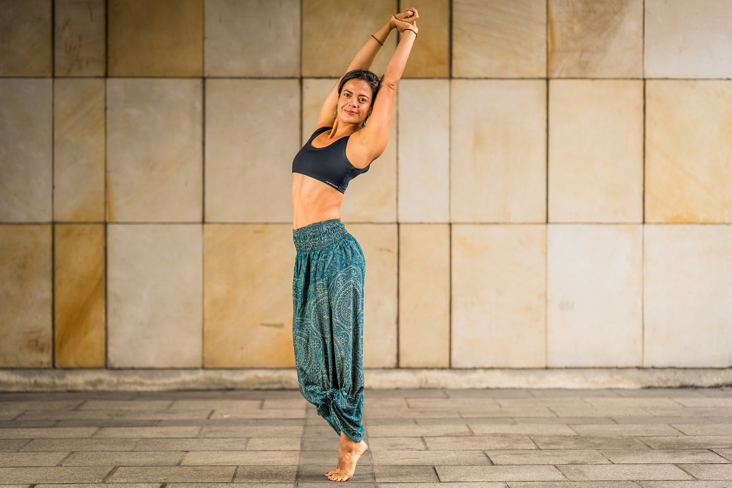 Airy harem pants with a floral pattern in brown with pockets