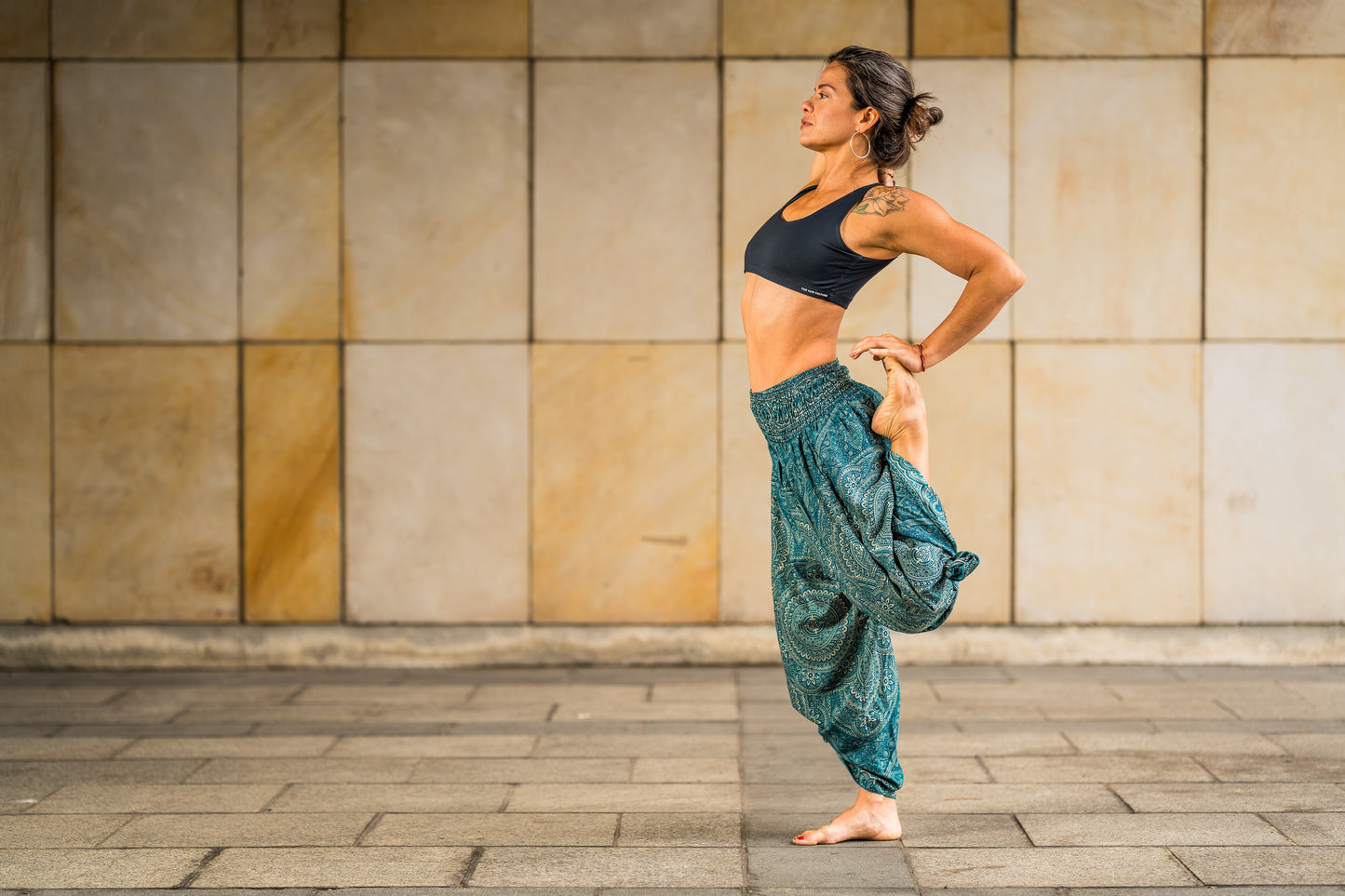 Airy harem pants with a floral pattern in brown with pockets