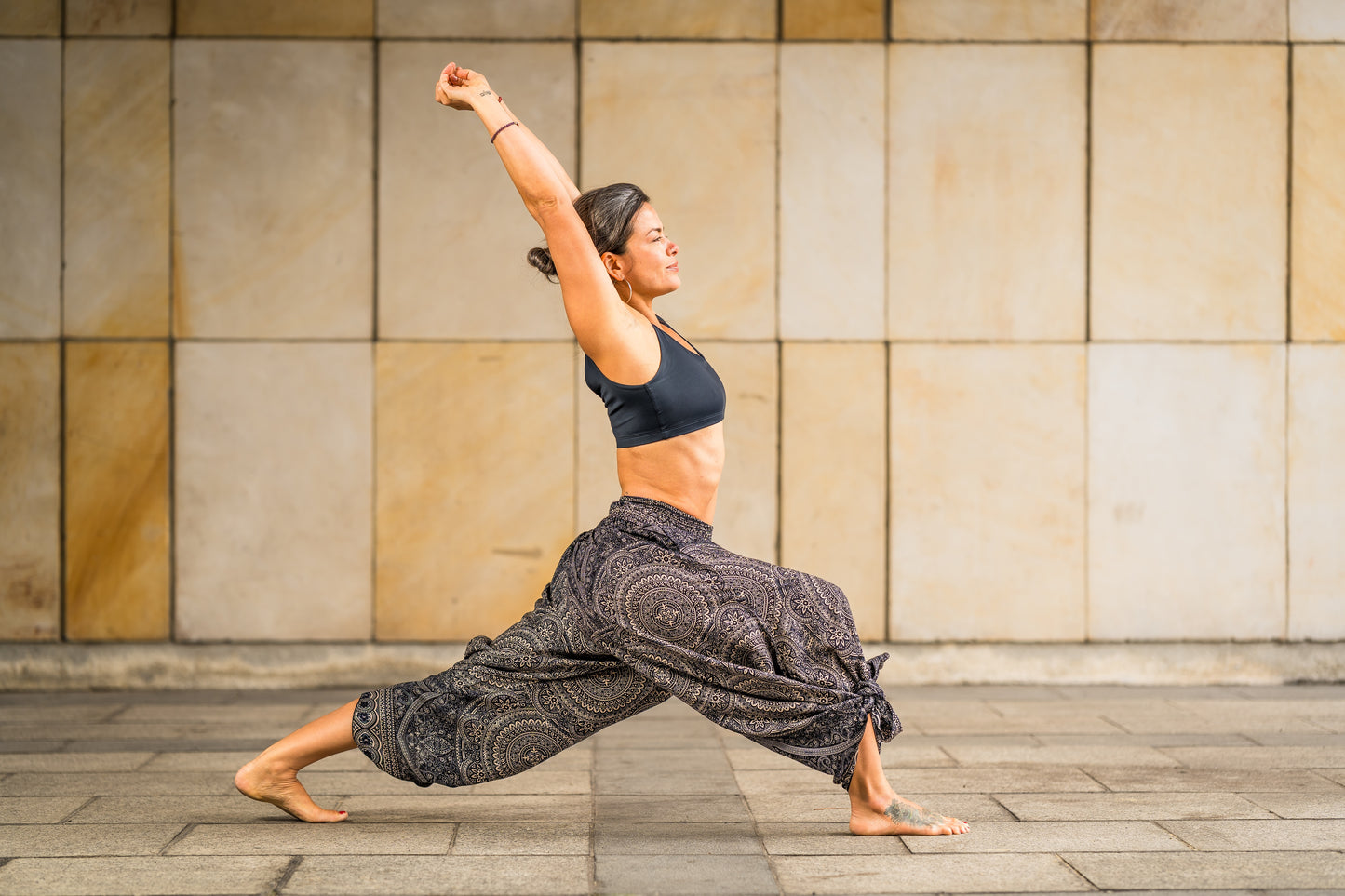 Airy harem pants with a floral pattern in brown with pockets