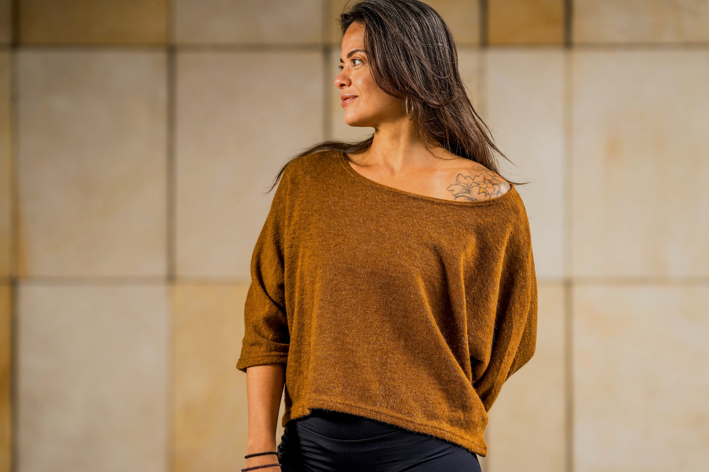 halblanges lockeres Strickshirt in warmem camel braun
