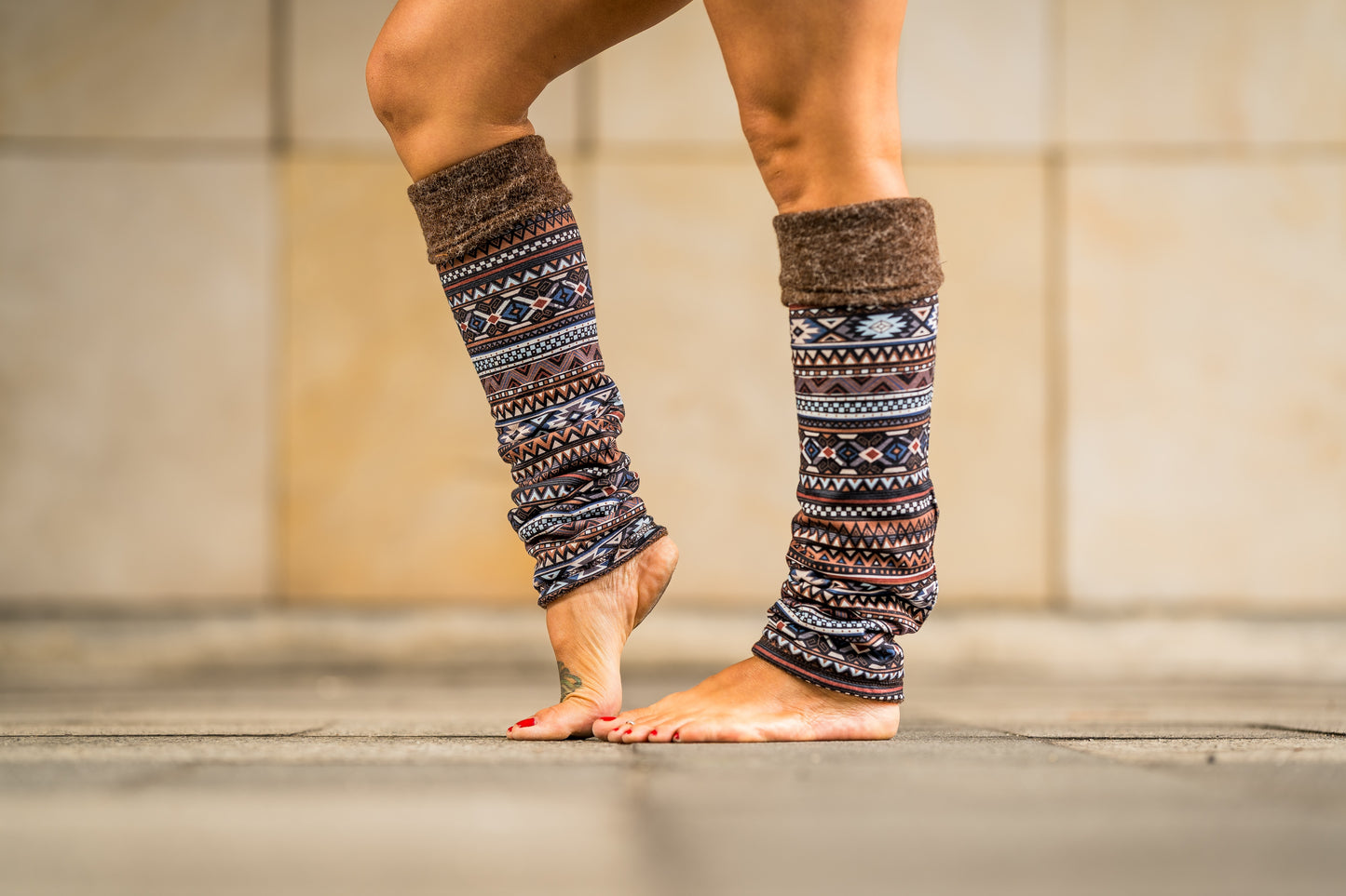 Boho Wendestulpen – Beinstulpen, Yoga & Tanz Stulpen, 4-in-1 Legwarmers Damen in braun/ gemustert