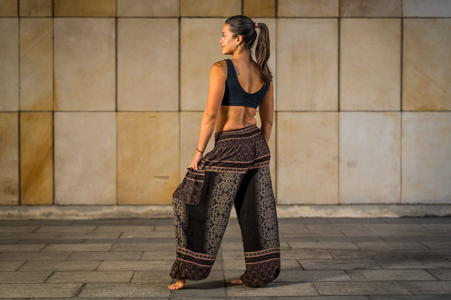 Airy harem pants with a floral pattern in brown with pockets
