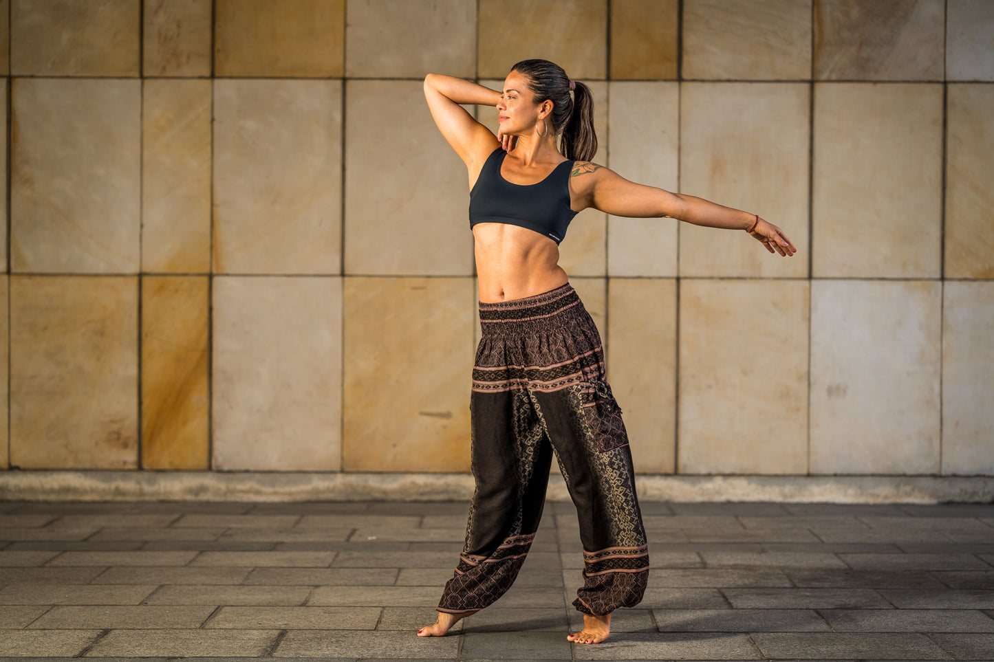 Airy harem pants with a floral pattern in brown with pockets