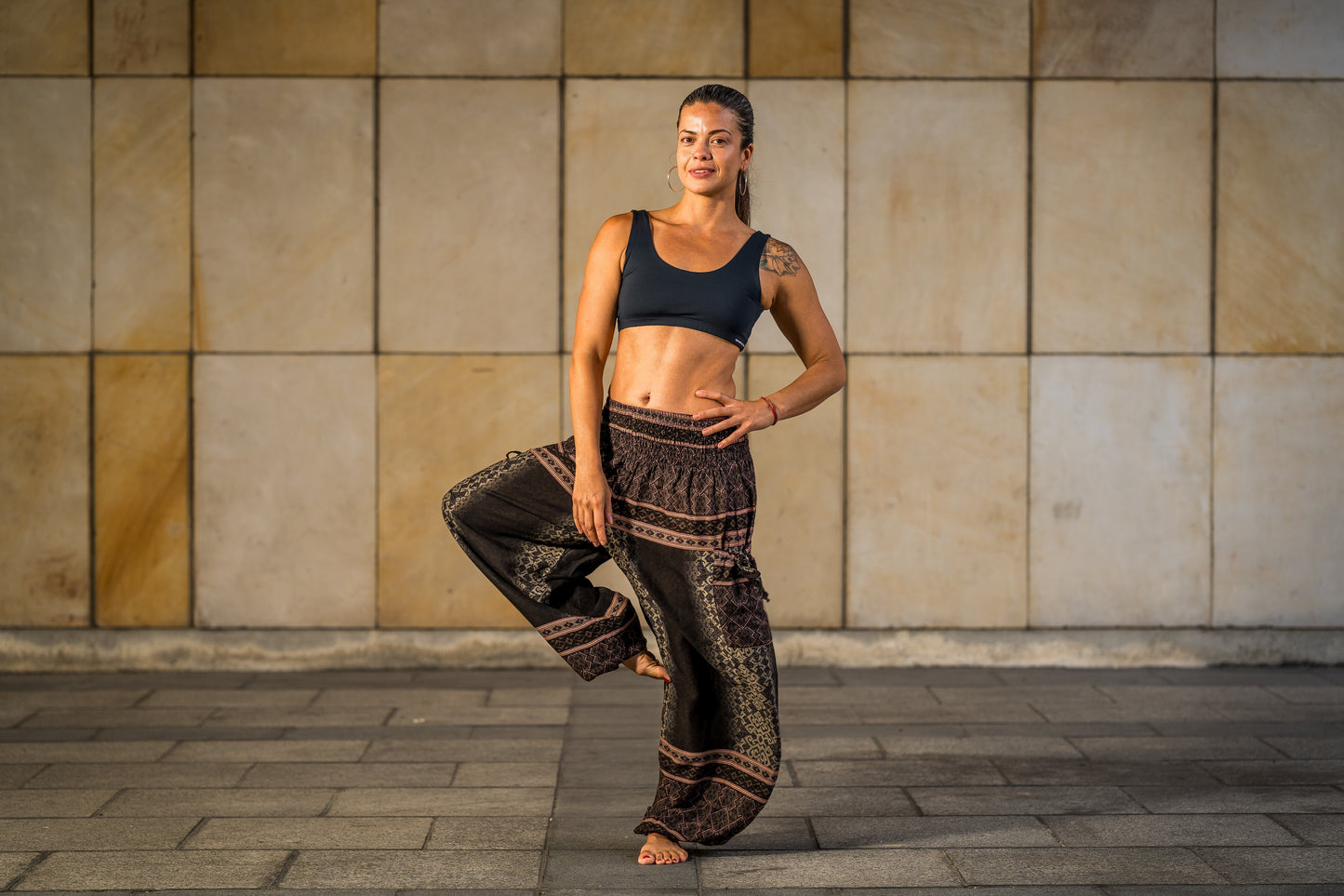 Airy harem pants with a floral pattern in brown with pockets
