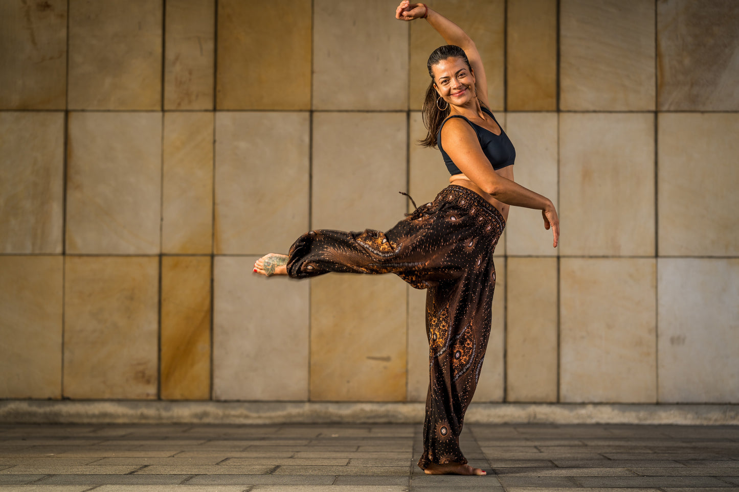 Airy harem pants with a floral pattern in brown with pockets