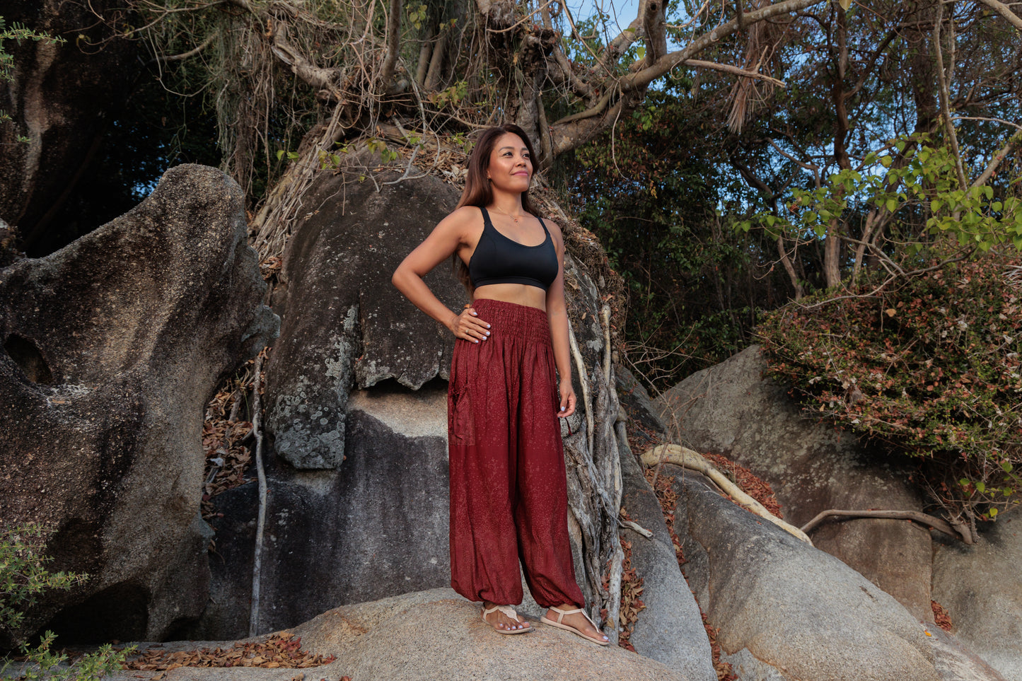 Airy harem pants with a floral pattern in red