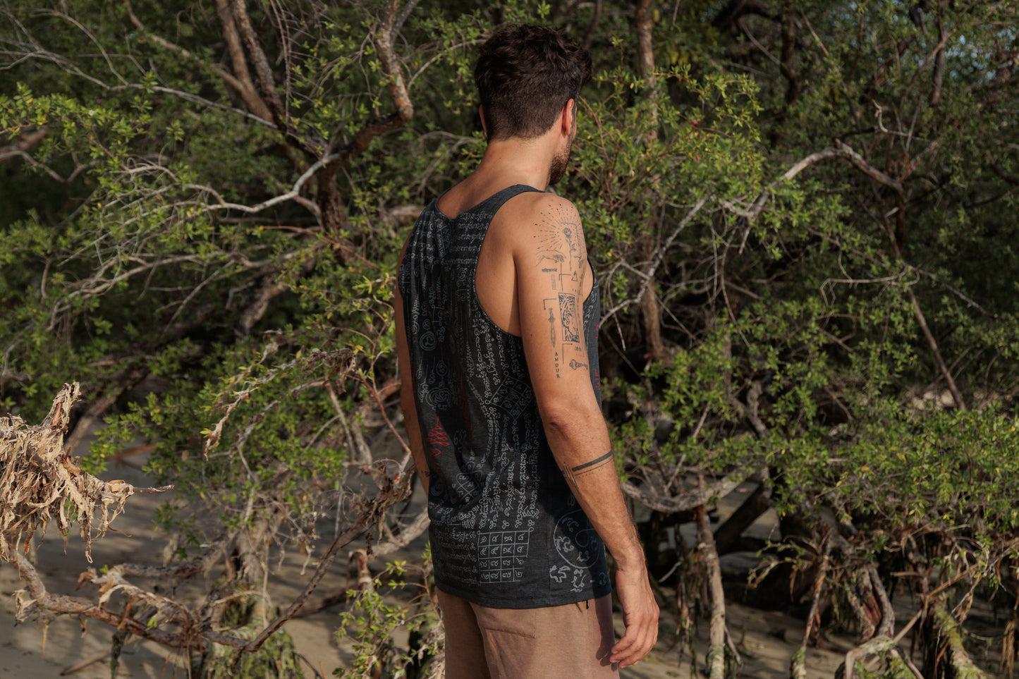Patterned Sak Yant tank top for men in gray