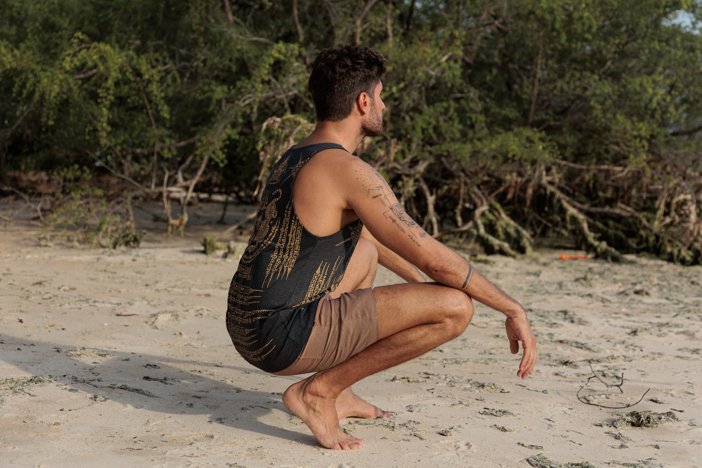 Patterned Sak Yant tank top for men in gray