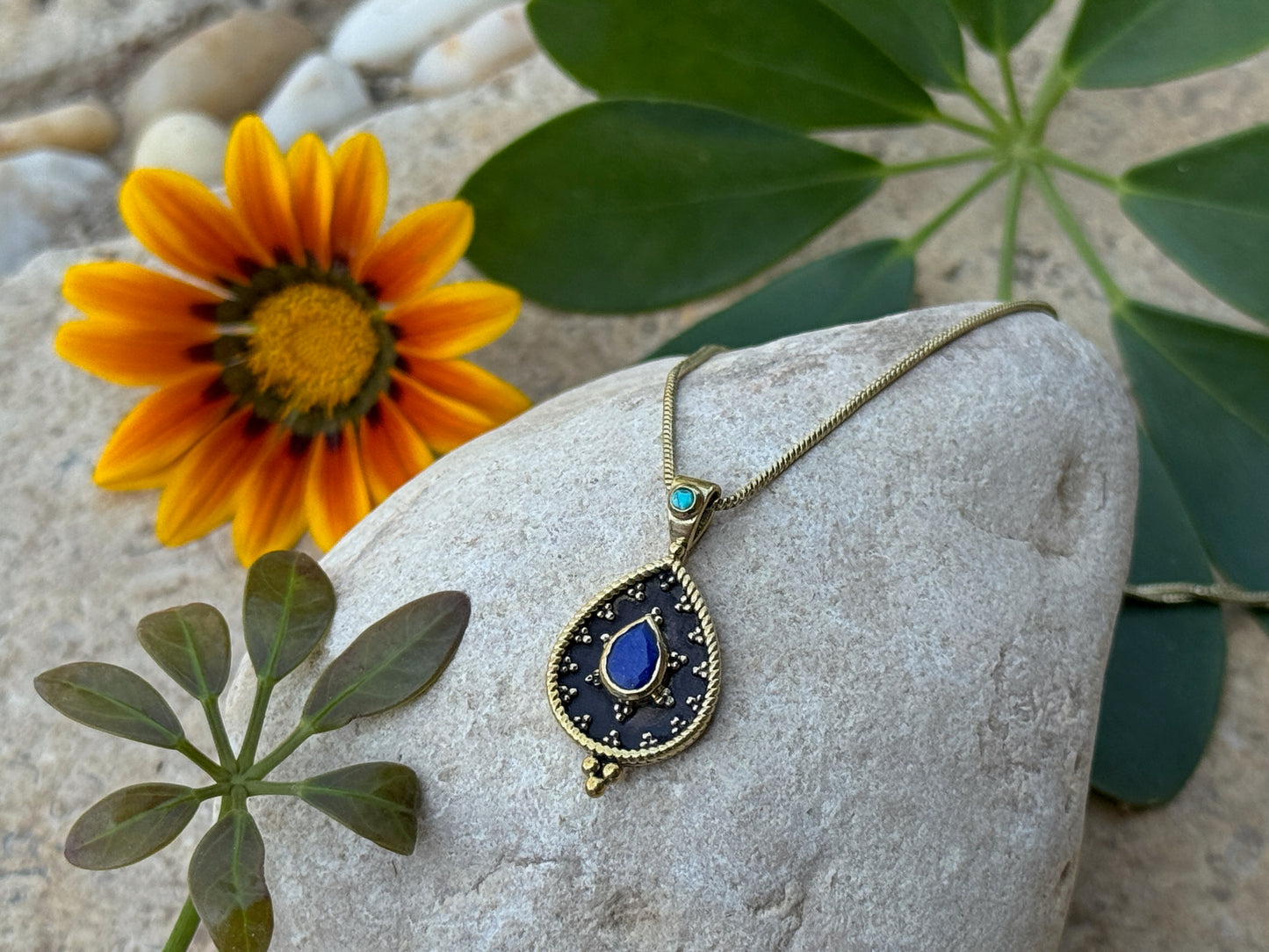 Boho Kette Tropfen aus Messing – Orientalischer Schmuck im marokkanischen Stil, Ethno Halskette für Damen, blau