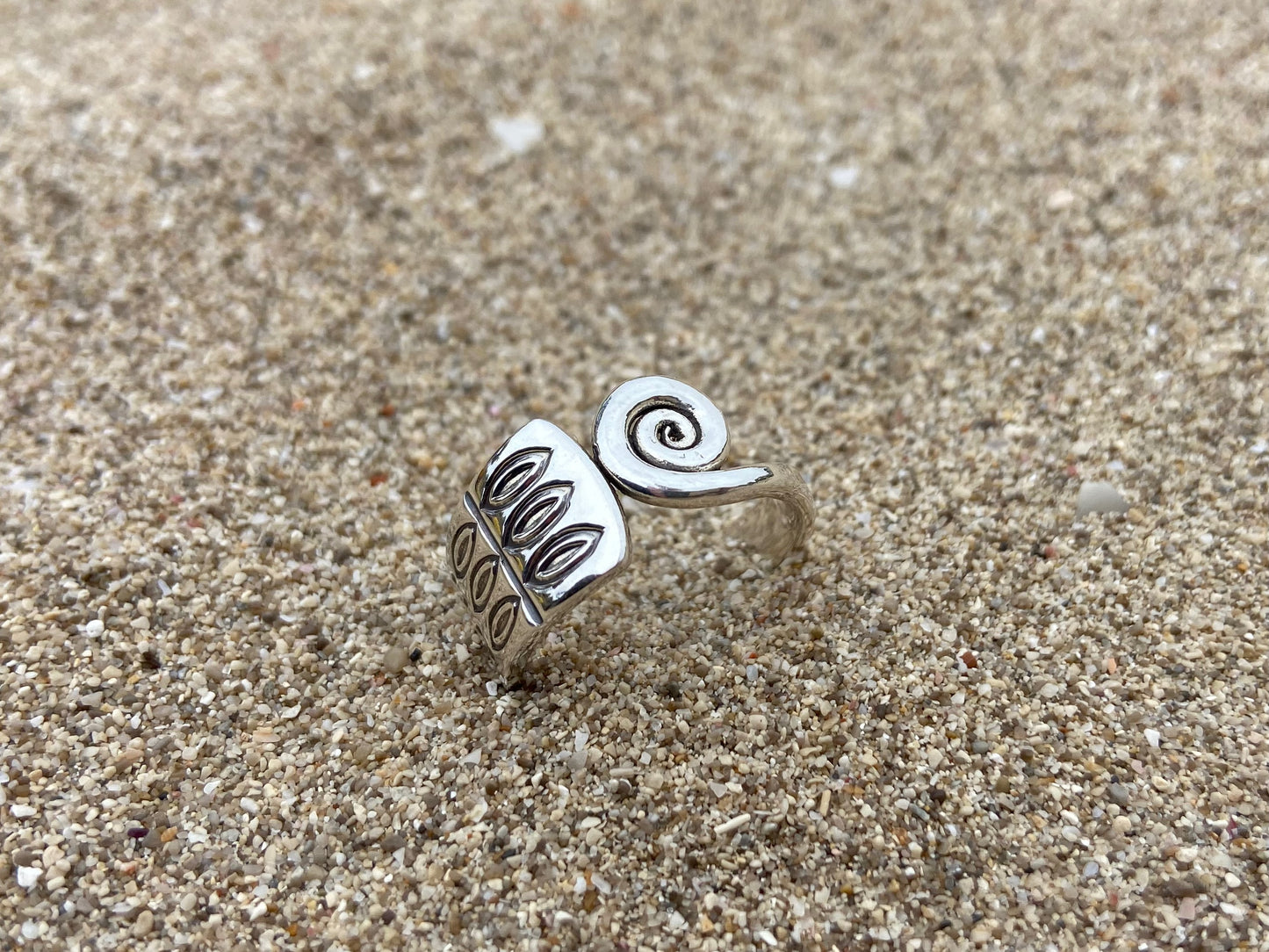 solid ring with spiral and filigree pattern made of 925 silver