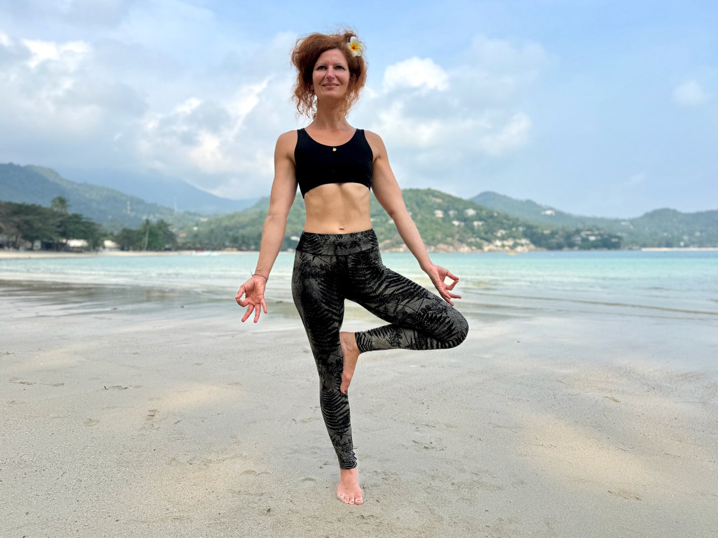 Block print leggings with floral pattern in black