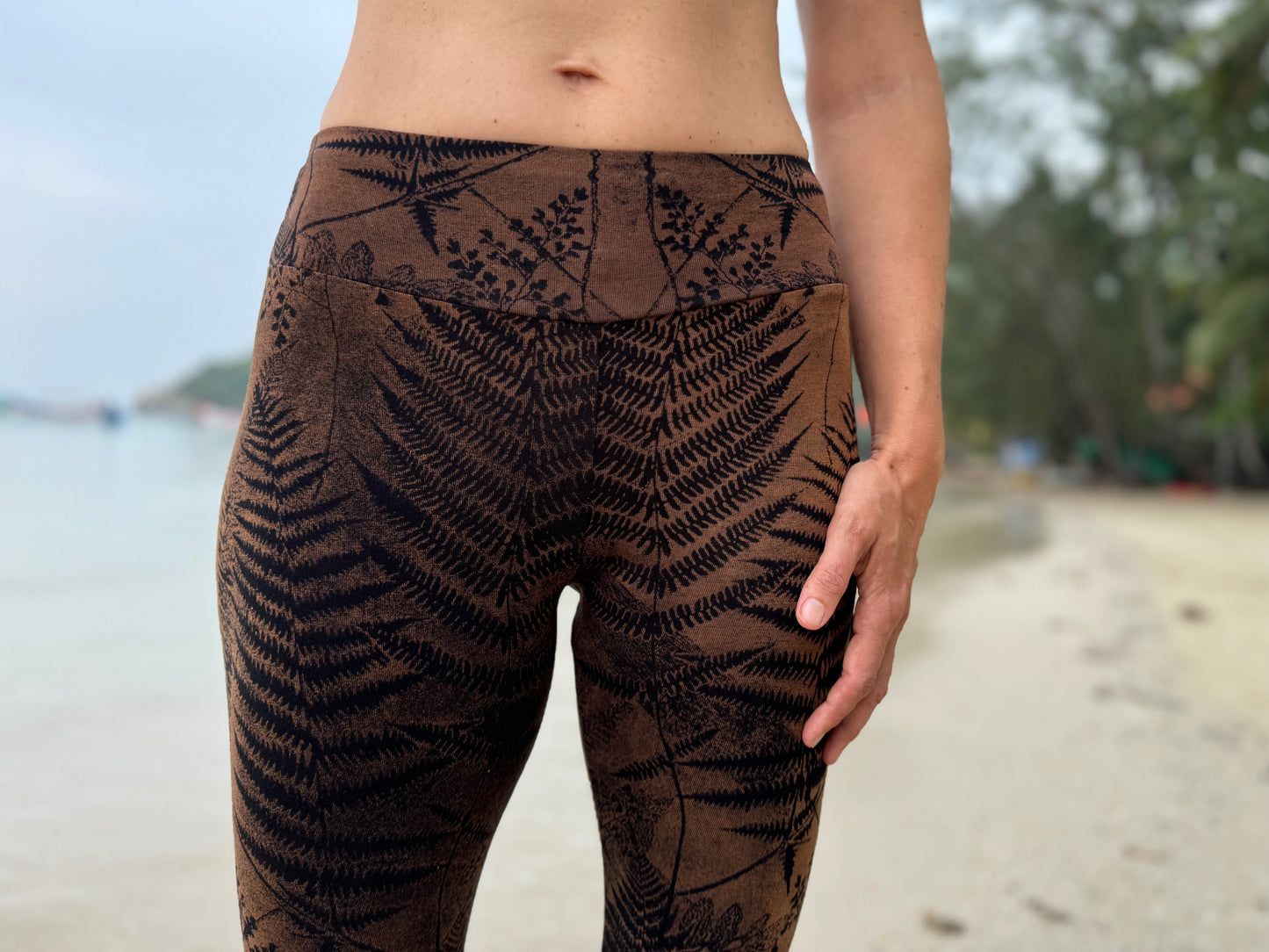 Block print leggings with floral pattern in black