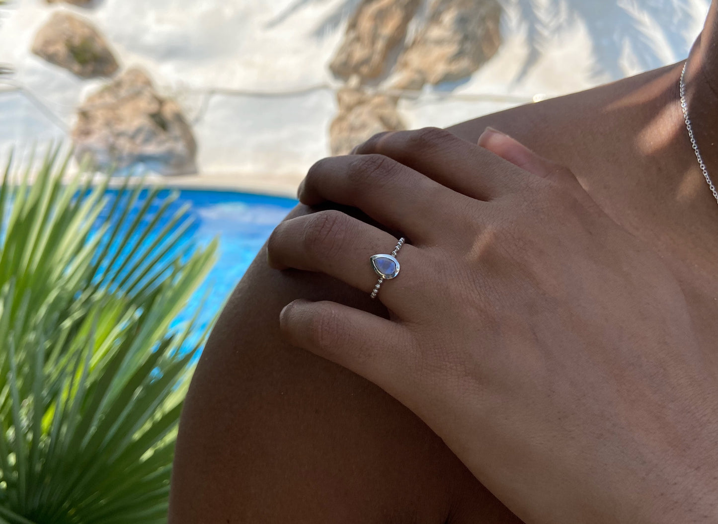 Ball ring made of 925 silver with a teardrop-shaped stone
