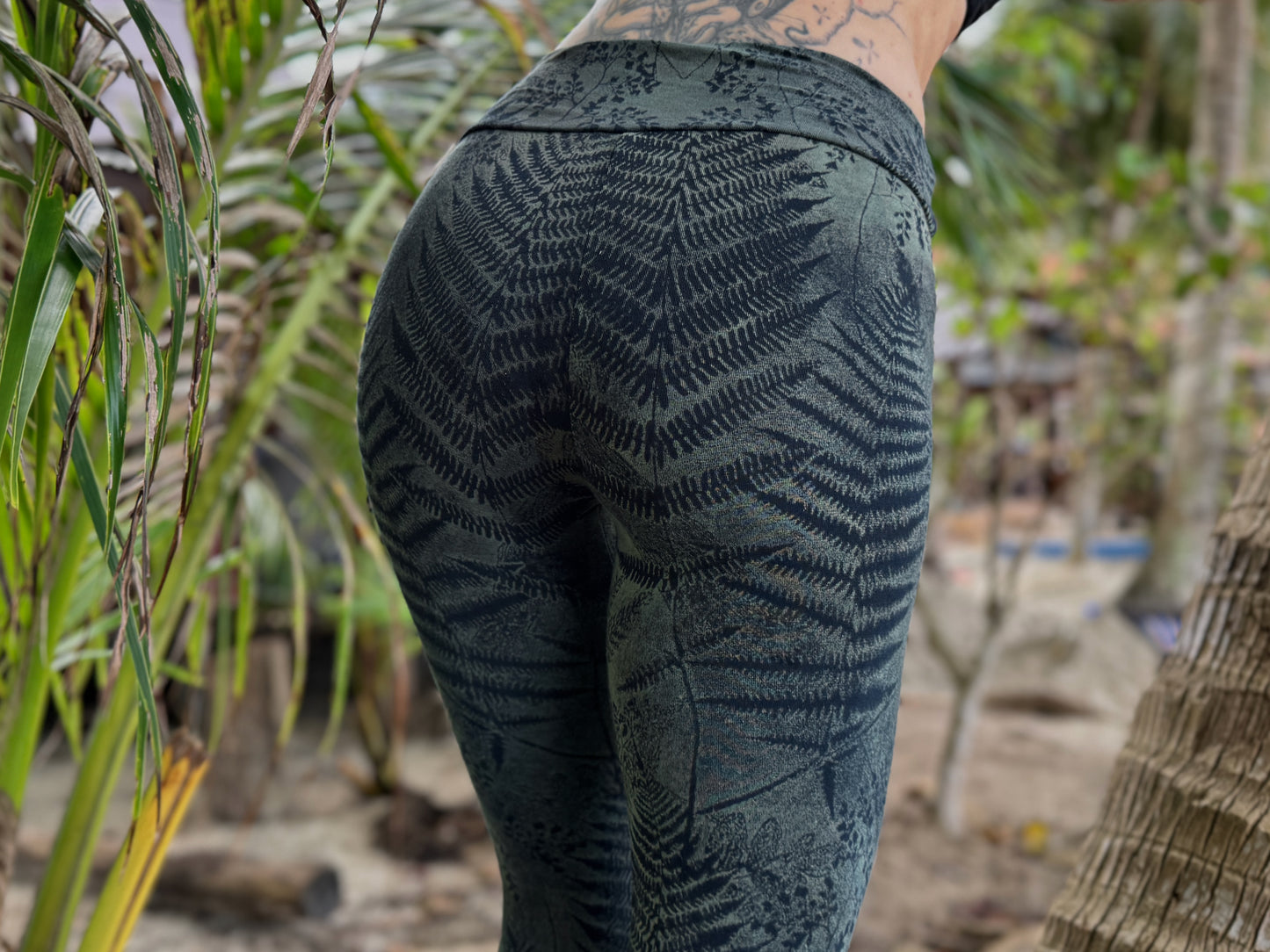 Block print leggings with floral pattern in black