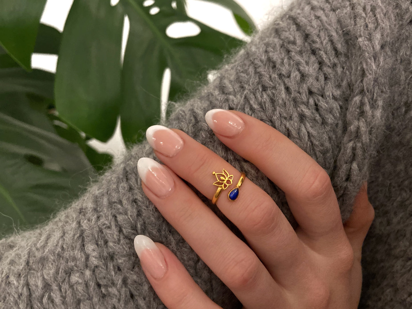 Zehenring mit Stein und kleiner Blume vergoldet