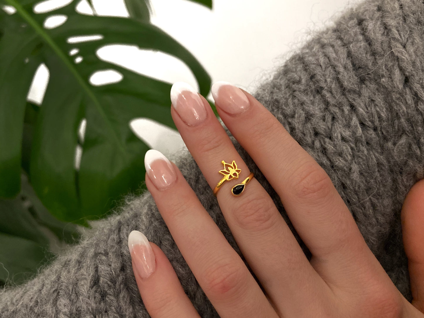 Zehenring mit Stein und kleiner Blume vergoldet