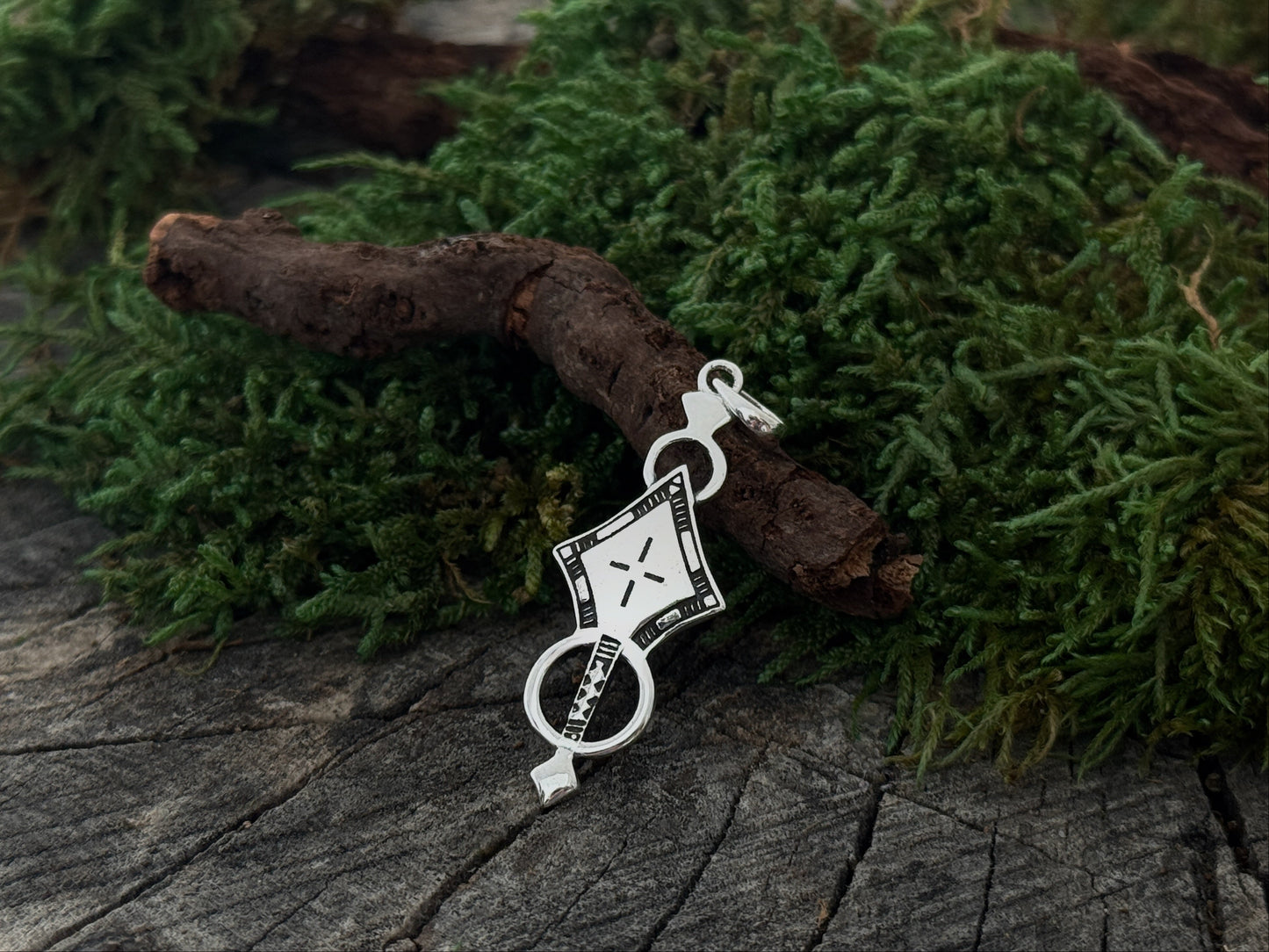 kleiner Anhänger aus Silber – Ethno Talisman – Tribal Symbol Schmuck – Boho Amulett